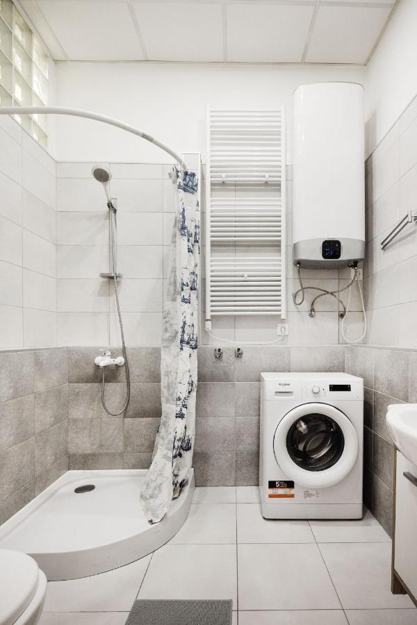 Hungarian Rebelian With Ac Apartment บูดาเปสต์ ภายนอก รูปภาพ